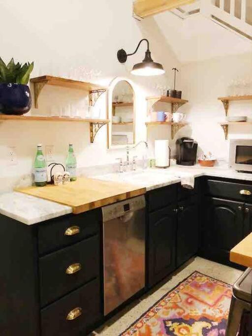 צ'רלסטון Liz Lane Cottage- Entire Guesthouse מראה חיצוני תמונה